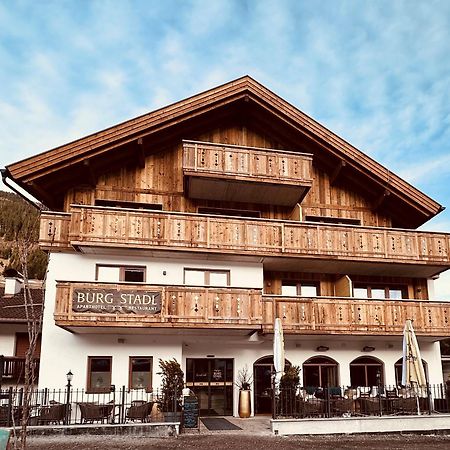 לאדיס Burgstadl Aparthotel & Restaurant מראה חיצוני תמונה