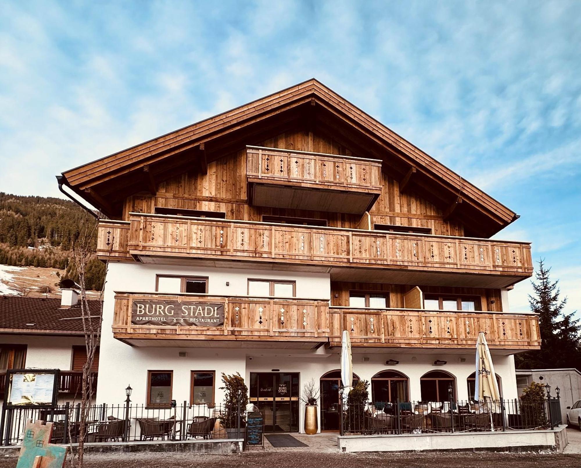 לאדיס Burgstadl Aparthotel & Restaurant מראה חיצוני תמונה