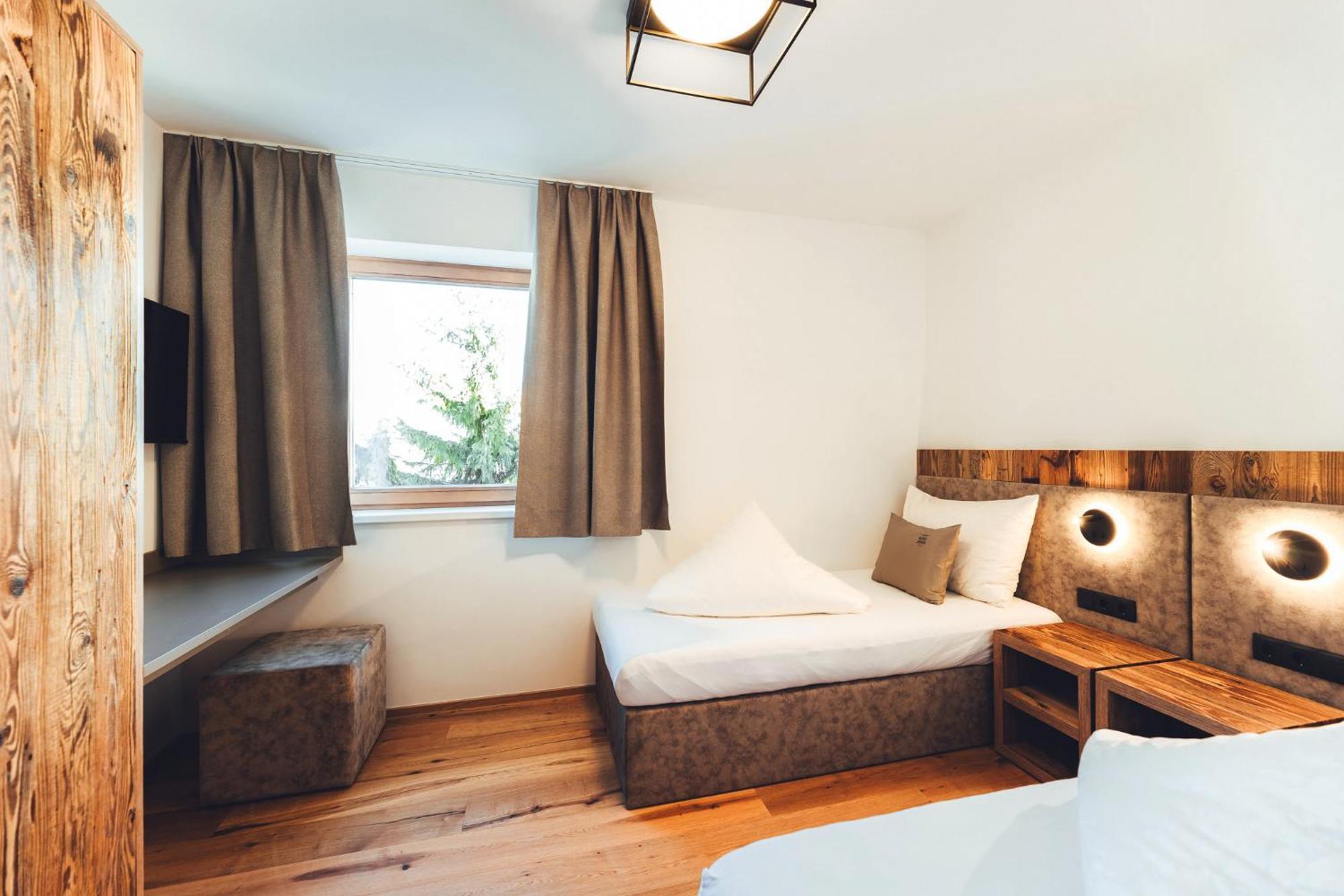 לאדיס Burgstadl Aparthotel & Restaurant מראה חיצוני תמונה
